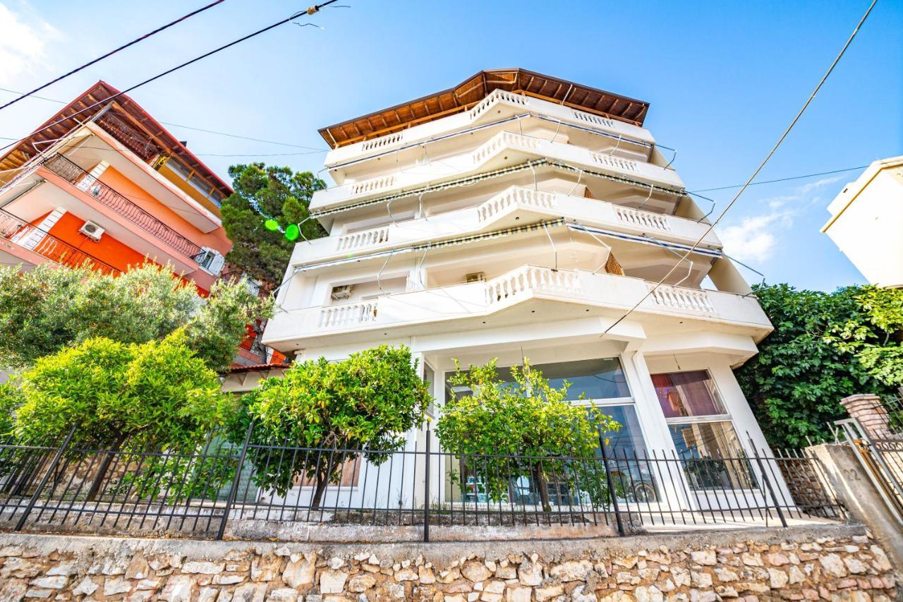 Ideal ApartHotel Saranda Bagian luar foto