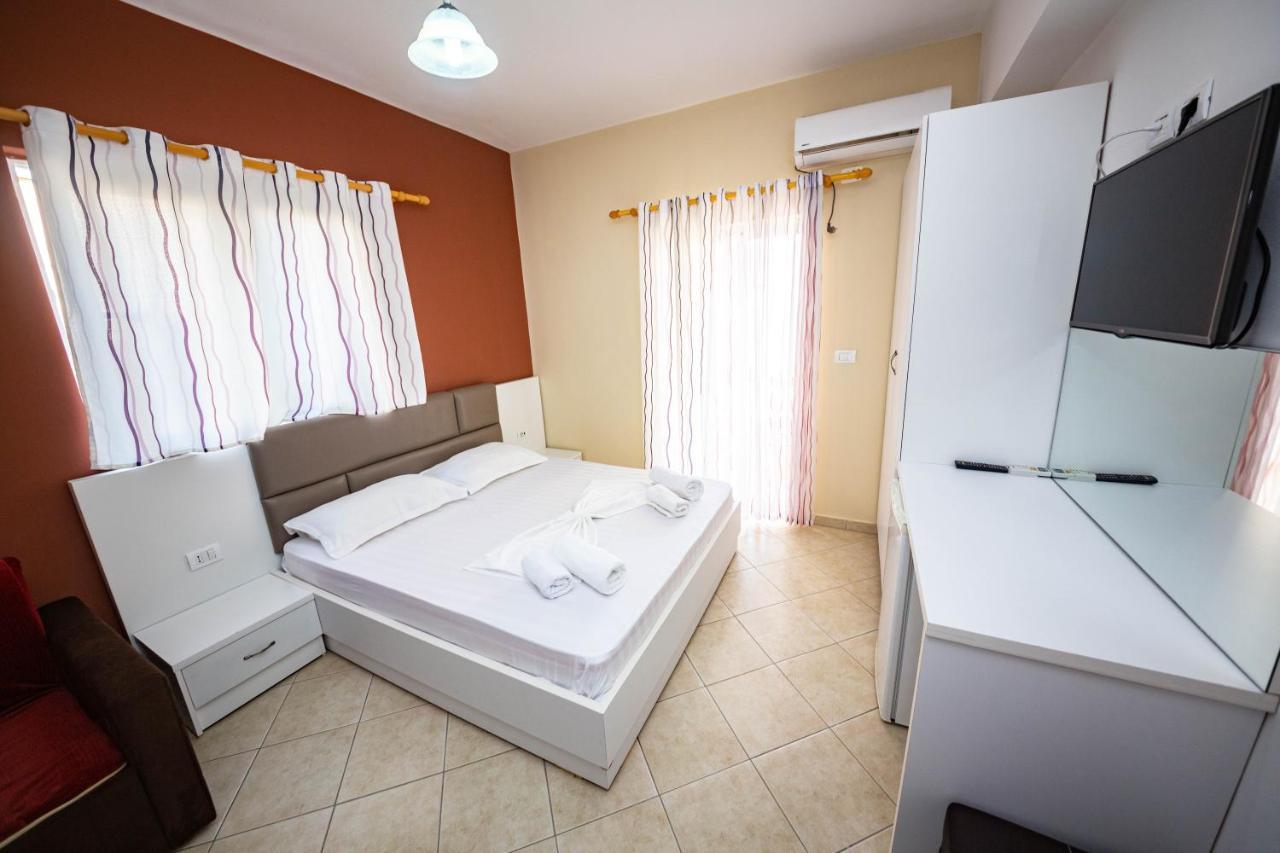 Ideal ApartHotel Saranda Bagian luar foto